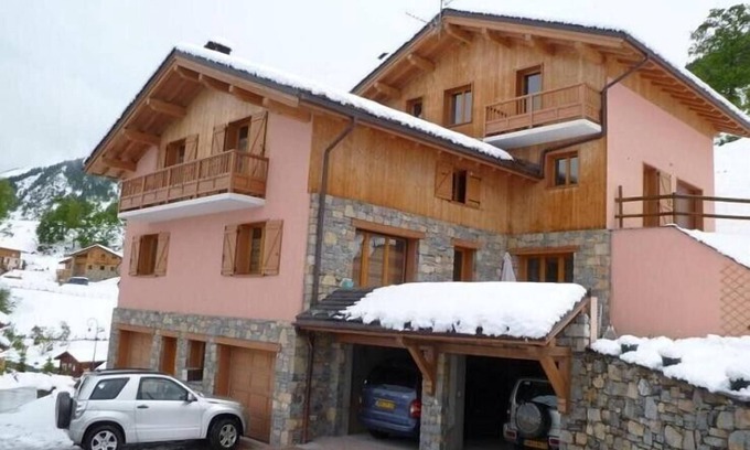 Saint-Martin-de-Belleville Ski Chalet | Spacious chalet 100m from the slopes of St Martin/3 valleys ideal for families or friends