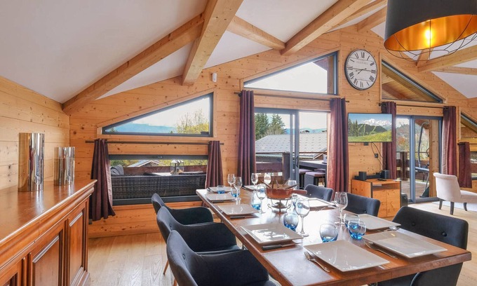 Crest-Voland Ski Chalet | Spacious chalet for 10 in Crest-Voland with panoramic views