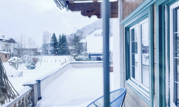 Gundhabing House | Spacious chalet, only 350m to the ski bus