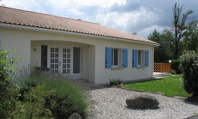 Ecuras House | Spacious Charente Bungalow