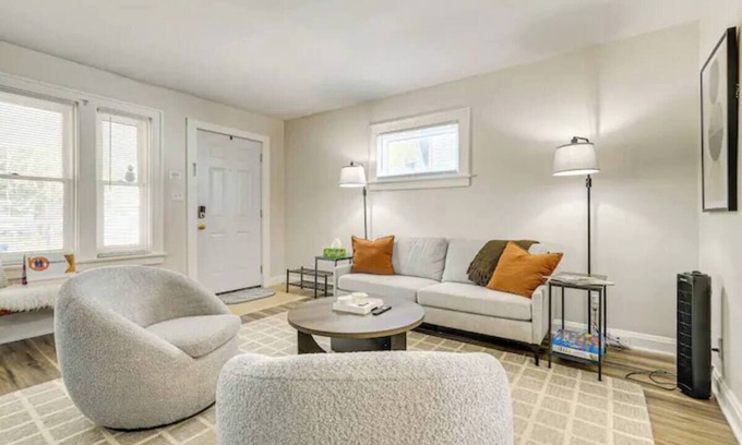 Hilltop House | Spacious & Charming Home Near Downtown Columbus - Mins to OSU and Hospitals