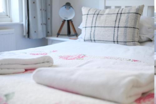 Upper Town House | Spacious City Centre Apartment Bath
