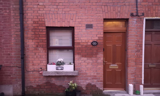 Drumcondra House | Spacious City Centre En suite room with easy airport access via 24 hour bus 41