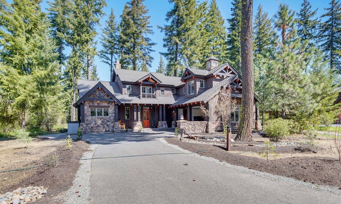Cle Elum Cabin | Spacious Cle Elum Cabin on Golf Course w/Hot Tub!