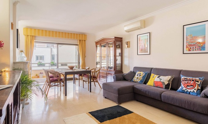 Cascais Apartment | Spacious & Clean Cascais Apartment. Central with free private parking.