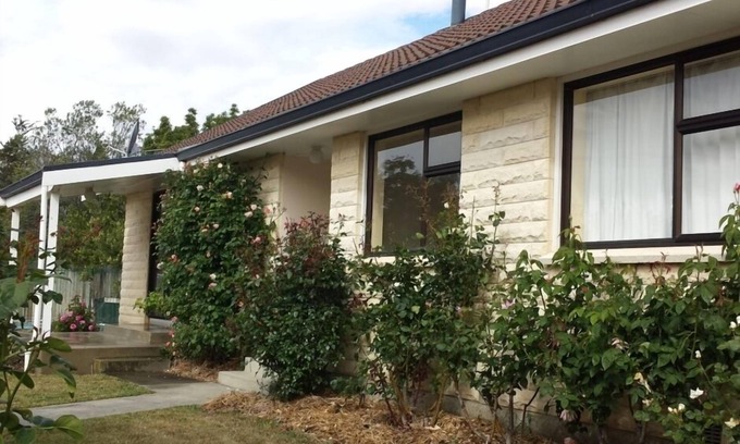 Otematata House | Spacious, comfortable holiday home by the lakes.
