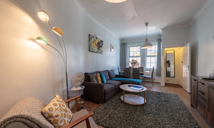 Camden Town Apartment | Spacious Comfy 2BR flat