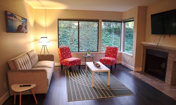 Northwest Bellevue Apartment | Spacious condo in downtown Bellevue
