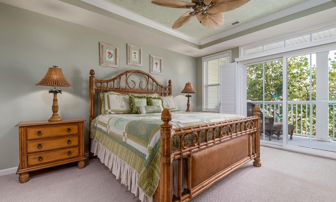 Sunset Island Condo | Spacious condo in Sunset Island! FREE Linen & Towel Package!