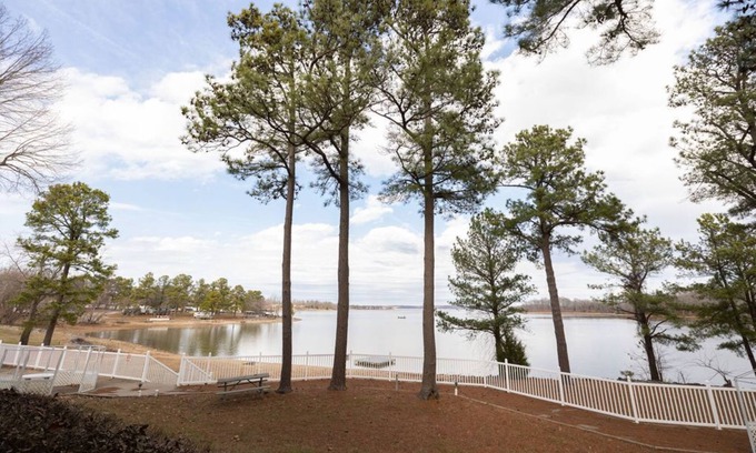 Benton Condo | Spacious Condo on Kentucky Lake - Waterfront at Big Bear