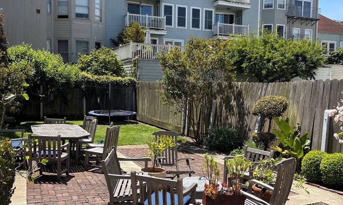 Cow Hollow Condo | Spacious Condo with Large Backyard