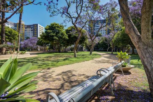 La Brea Apartment | Spacious Condo with stellar Views near the Grove