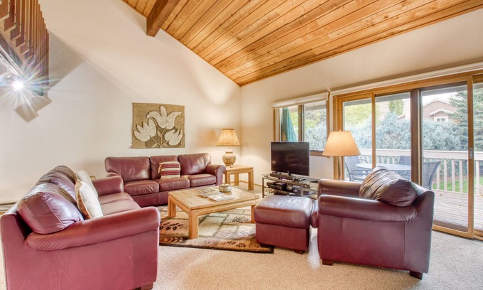 Elkhorn Village Condo | Spacious condo with access to pool, hot tub, golf, & tennis - near skiing