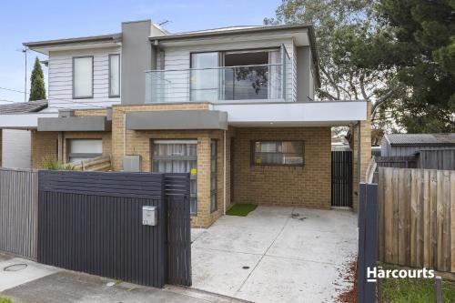 Corio House | Spacious Corio Townhouse Near Ferry & Waterfront