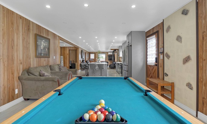 Coboconk Cottage | Spacious Cottage- right across lake!