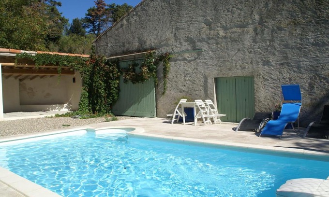 Gaja-et-Villedieu House | Spacious Cottage on Vineyard in Gaja-et-Villedieu