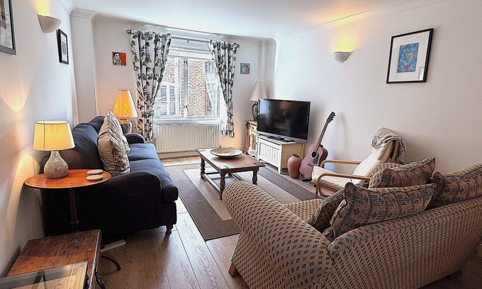 Covent Garden Apartment | Spacious Covent Garden Apartment