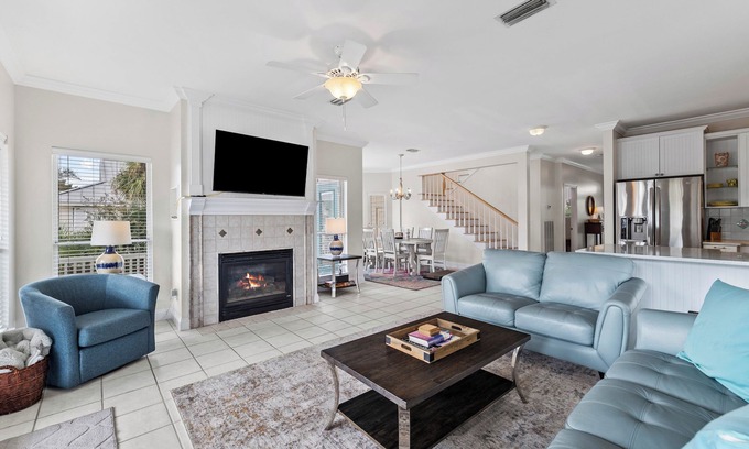 Clipper Cove House | Spacious Crystal Beach Home w/2 Master King Suites, Pool Access, Walk to Beach, Pet Friendly!