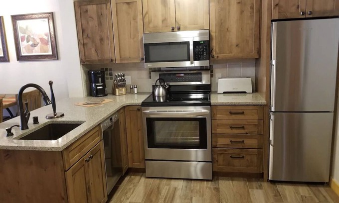 Copper Mountain Village Condo | Spacious Deluxe Studio in Center Village, Walk to Lifts, Passage Point 324