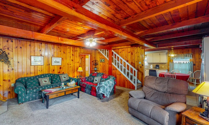 Shaver Lake House | Spacious dog-friendly retreat w/large wood deck, gas grill - near Shaver Lake