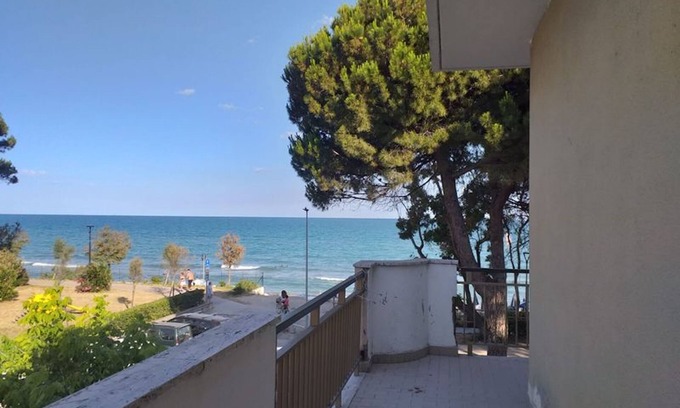 Pineto Bed & Breakfast | Spacious double room beside the sea