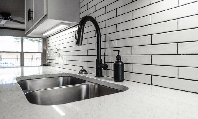 Midland Apartment | ☕️Spacious Downtown Apartment | AMAZING Kitchen