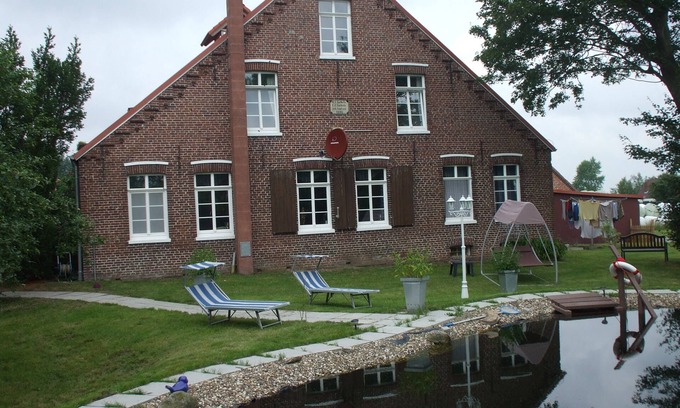 Neudorf House | Spacious exclusive apartment on the 1st floor with a natural pond