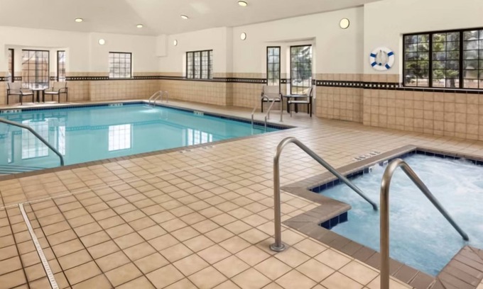 West Bloomington House | Spacious Extended Stay in Bloomington – Great for Families, Business & Shopping