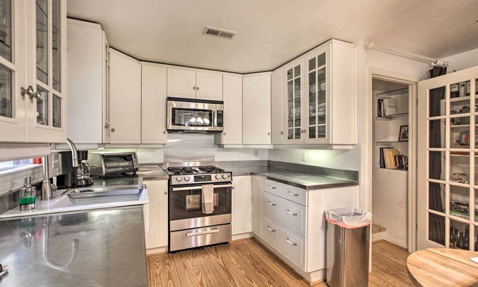 Faber Cottage | Spacious Faber Home w/Yard, Steps to Winery!