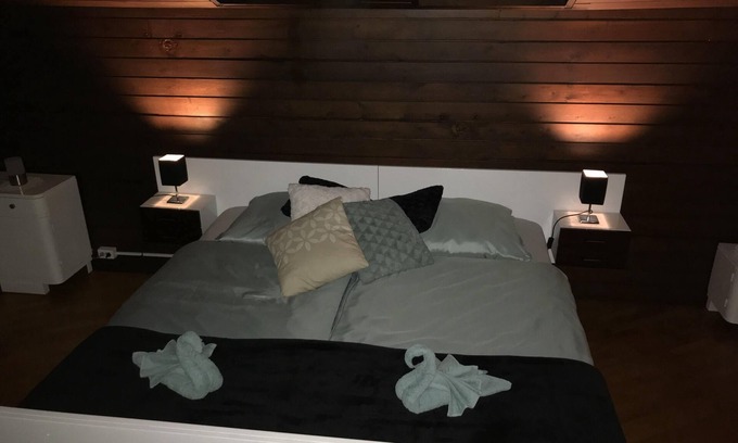 Ljubljana Bed & Breakfast | Spacious family room with bath