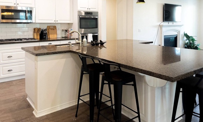 Mira Loma House | Spacious Family Friendly Home near Jurupa/Eastvale