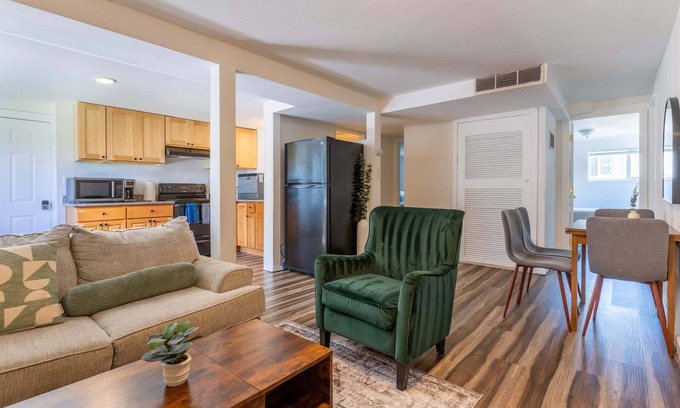 South Park House | Spacious Family-Friendly 2BR Suite in South SEA