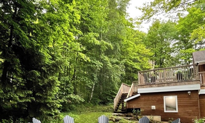 Flesherton House | Spacious Family getaway at Lake Eugenia