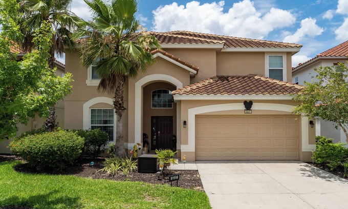 Loughman House | Spacious Family Home with Pool – Comfort, Style & Great Location!