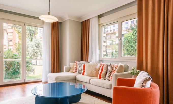 Caddebostan Mahallesi Apartment | Spacious Flat 3 min to Coast and Bagdat Avenue