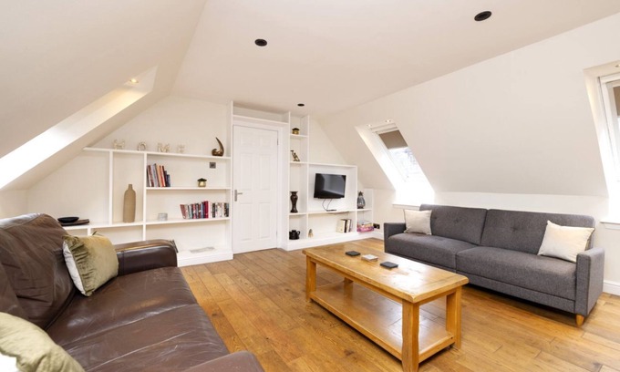 West End Apartment | Spacious Flat near Fountain Park