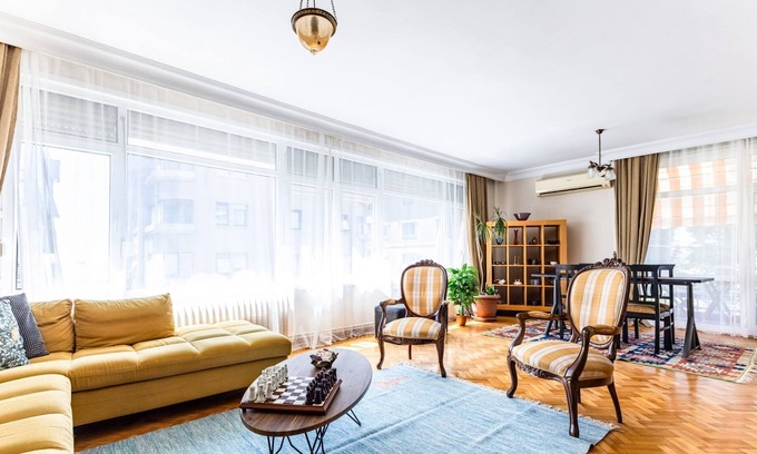 Moda Apartment | Spacious Flat w Balcony 3 min to Kadikoy Square