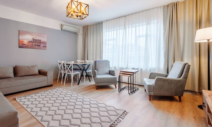 Moda Apartment | Spacious Flat w Balcony 4 min to Kadikoy Square