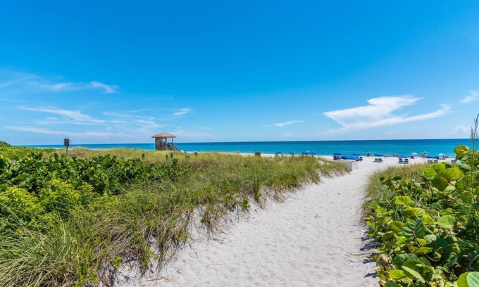 Deerfield Beach House | Spacious Florida 4BR Family Retreat with Amazing Pool & 2 King Beds near Beaches