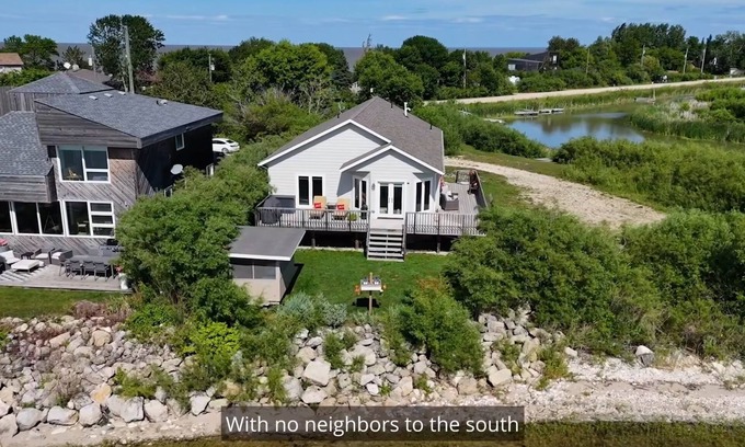 Gimli House | Spacious four-season waterfront , 3-bedroom. Relax, ice fishing, snowmobiling