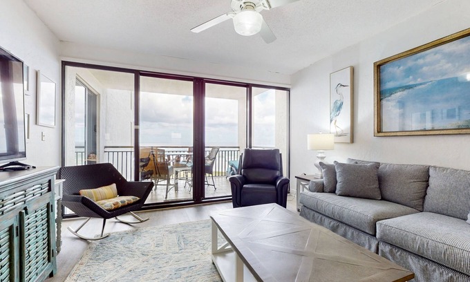 Navarre Beach Condo | Spacious fourth-floor condo - Complimentary BEACH SERVICE