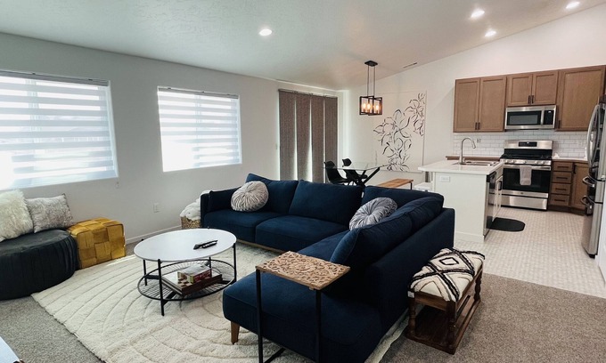 Pasco House | Spacious fully fenced yard, central location!