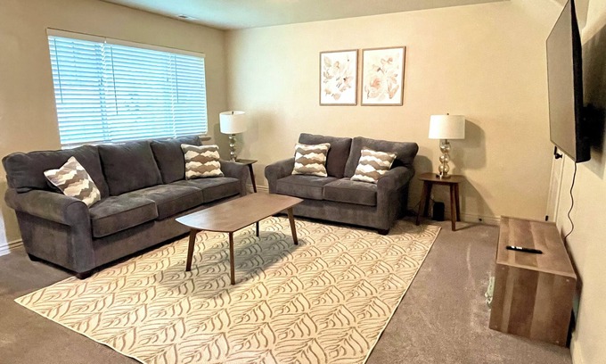 Springville House | Spacious fully loaded 4-bedroom townhome sleeps 12 freeway access next to BYU