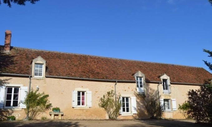Argenton-sur-Creuse Cottage | *Spacious Gîte Near Argenton-sur-Creuse: 2 Houses, Garden, Parking, Family-Friendly*