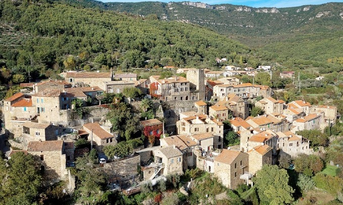 Saint-Privat Villa | Spacious gîte, between Piedmont and authentic village runs velo meditation