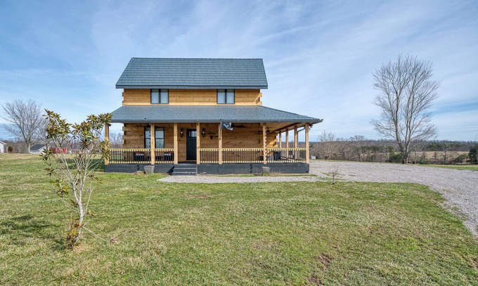 Crossville Cabin | Spacious Get Away: Mt. View 2-bedroom cabin ONLY 12min from Town