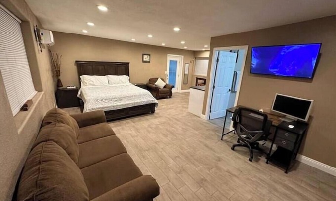 Old Southwest Apartment | Spacious Getaway Casita in Old Southwest Reno!