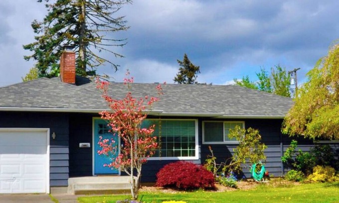 Montavilla House | Spacious Getaway Near Mt Tabor Park—Sleeps 4, with Kitchen, Washer Dryer, Patio