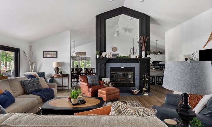 Michaywe Villa | Spacious Golf/Ski Group Retreat On Golf Course with On Site Hot Tub & Game Room