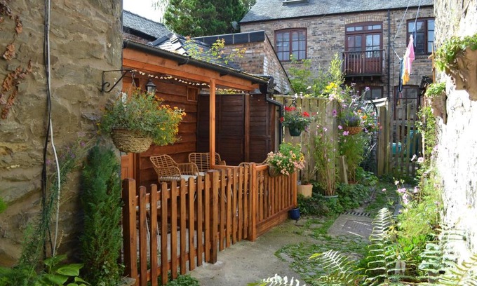 Llanfyllin Apartment | Spacious ground floor apartment. No 1A The Stables
